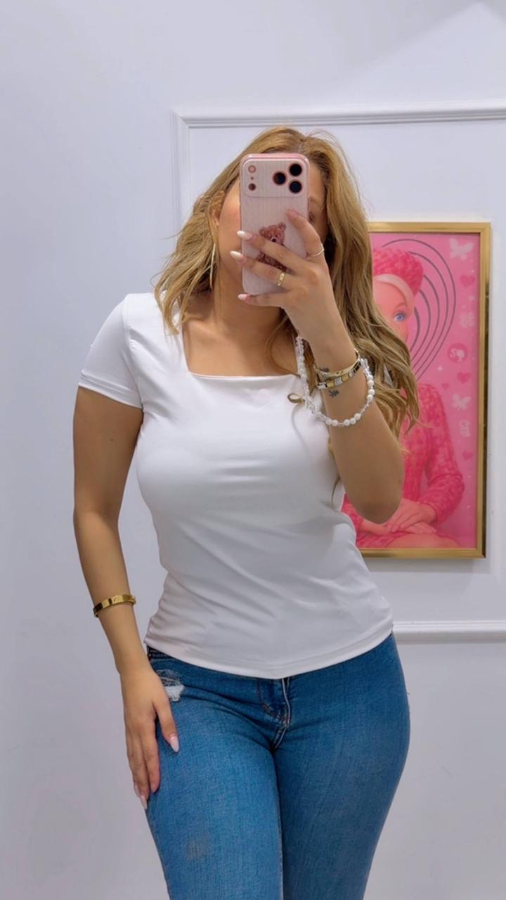 SHORT-SLEEVE SQUARE-NECK TOP