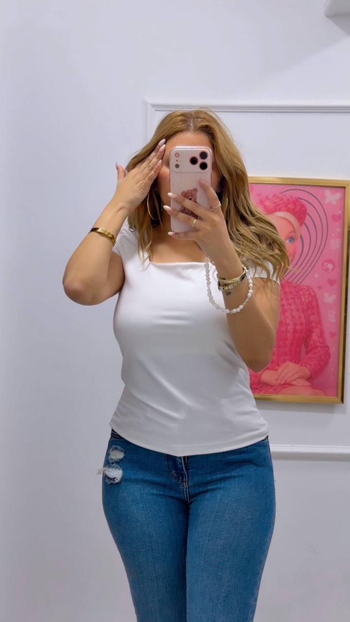 SHORT-SLEEVE SQUARE-NECK TOP